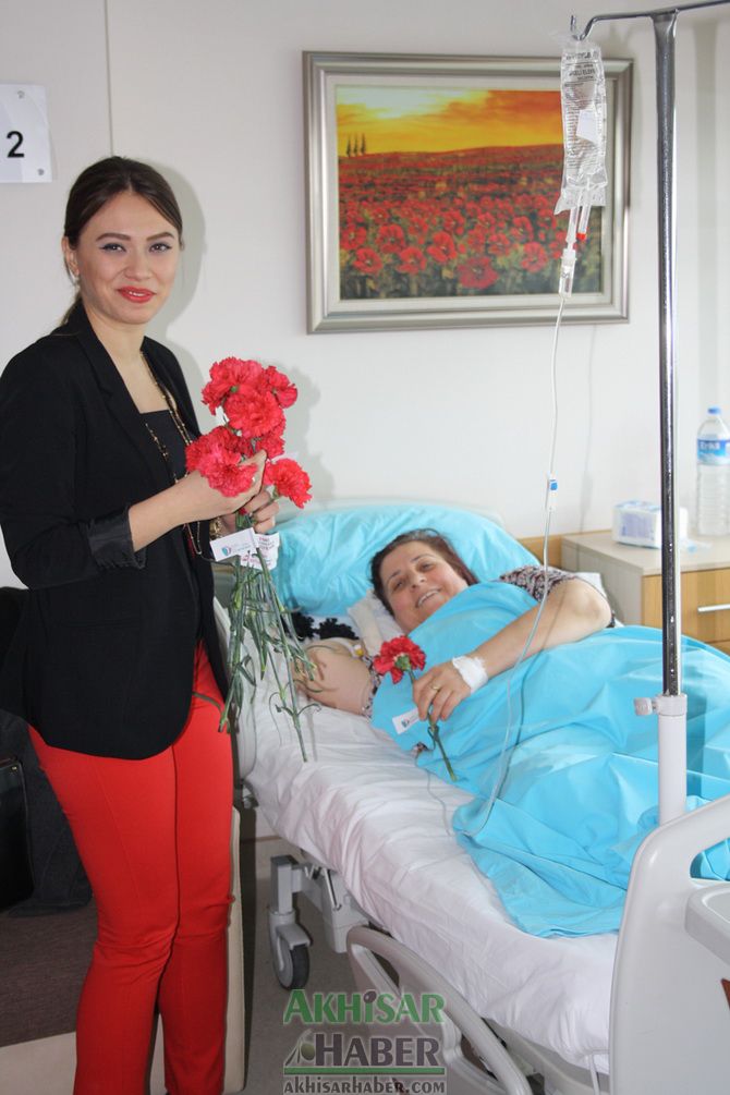 Özel Akhisar Hastanesi Kadınlar Gününü Kutladı
